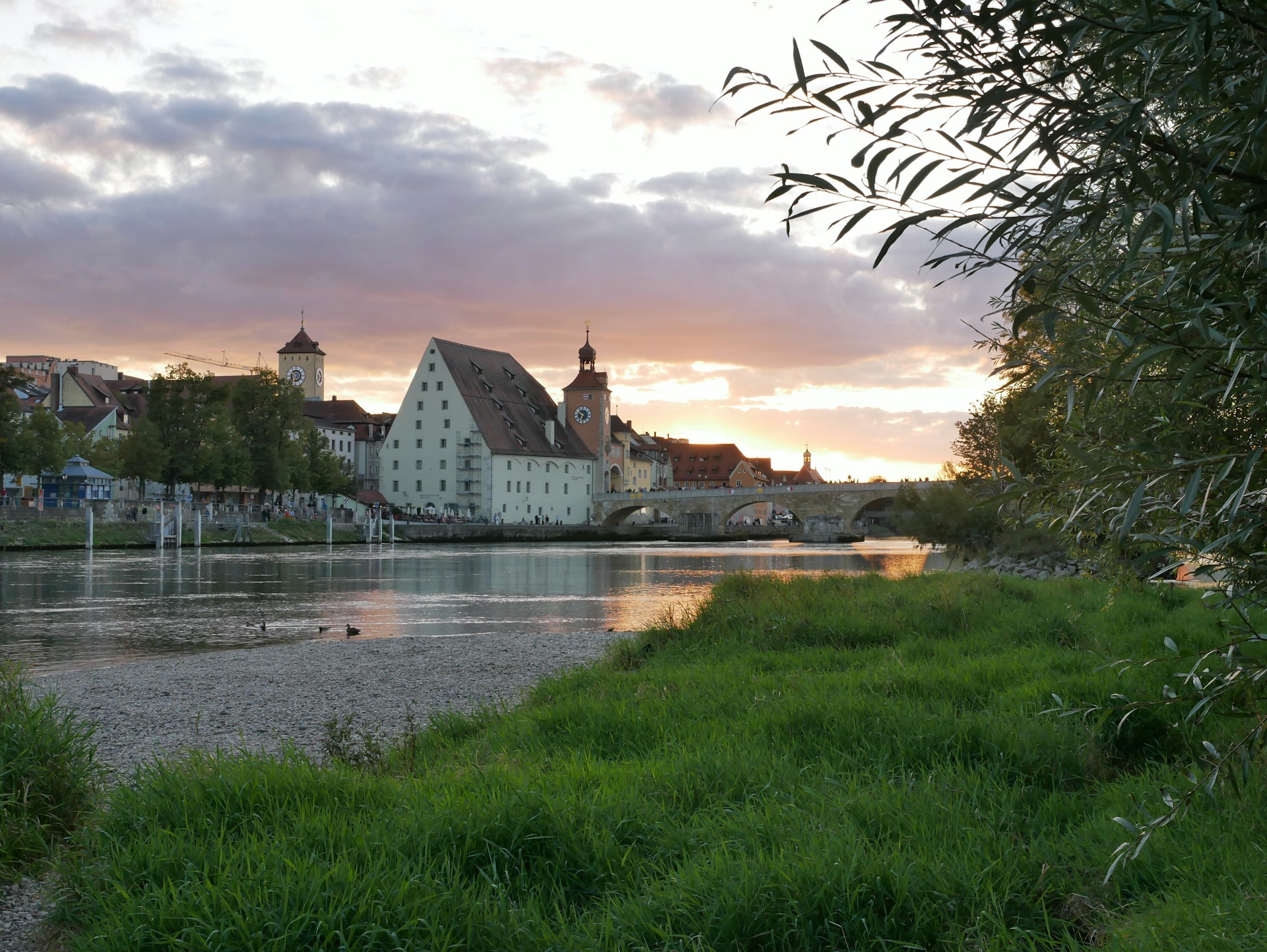 Bild                                                                                                       https://www.atrium-regensburg.de/wp-content/uploads/2025/09/raimund-m-iQHj7OYLSS8-unsplash.jpg